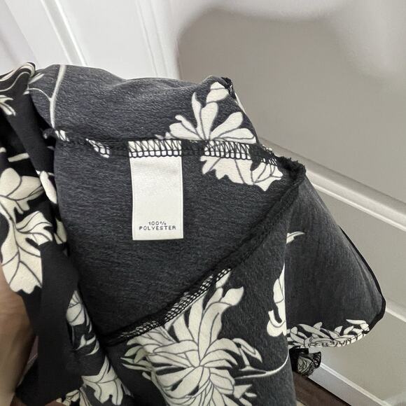 Neiman Marcus Blouse Women's 3X Black Floral Flutter Sleeve Asymmetric Flowy - Picture 10 of 10